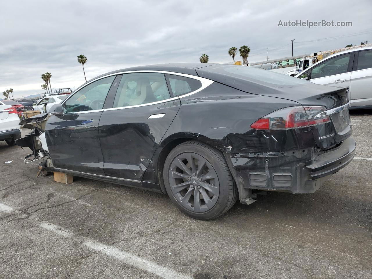 2018 Tesla Model S  Черный vin: 5YJSA1E28JF272918