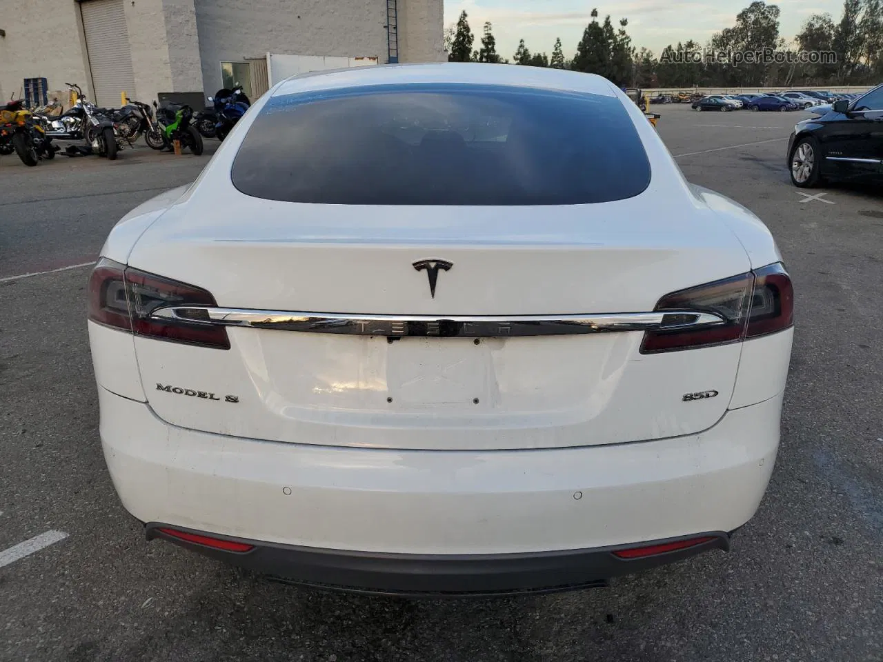 2016 Tesla Model S  White vin: 5YJSA1E2XGF122852