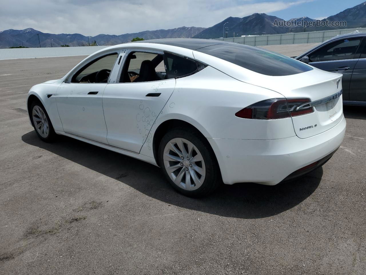 2018 Tesla Model S  White vin: 5YJSA1E2XJF297691