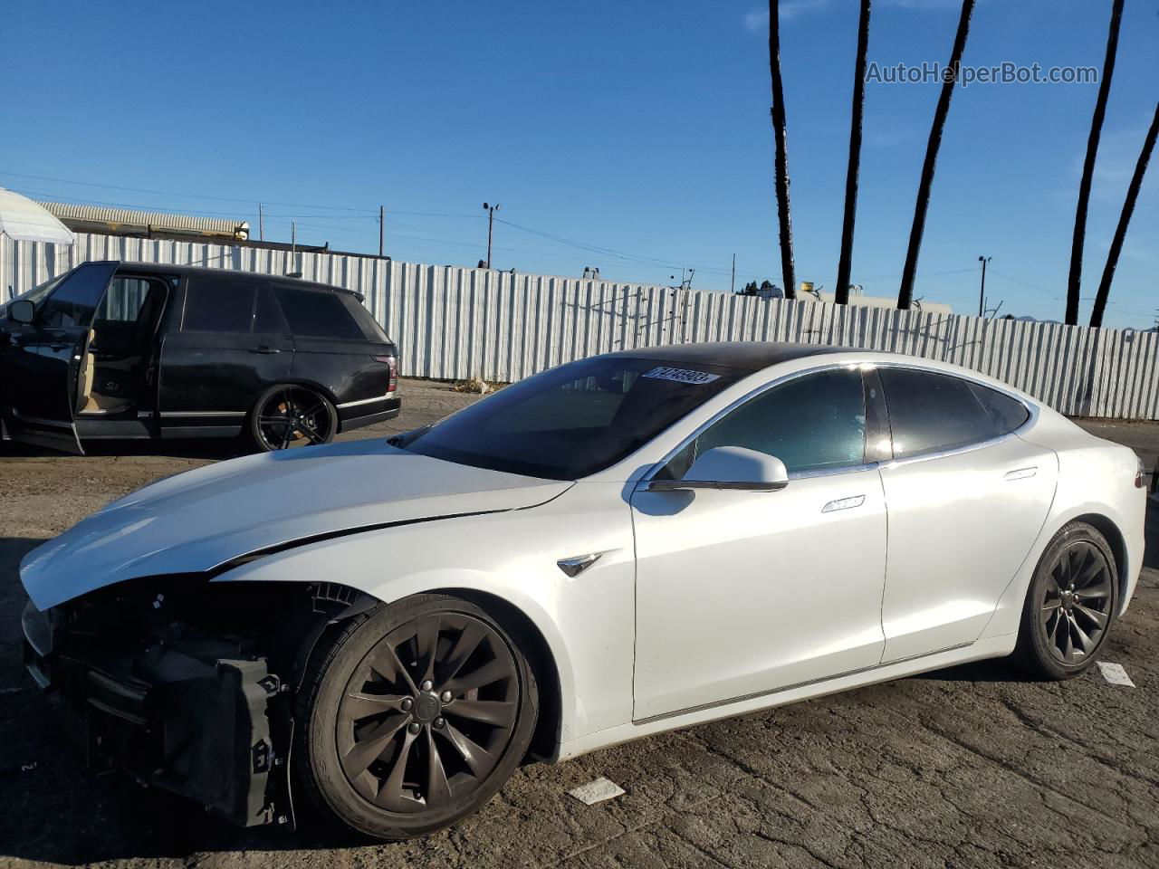 2019 Tesla Model S  White vin: 5YJSA1E2XKF339181