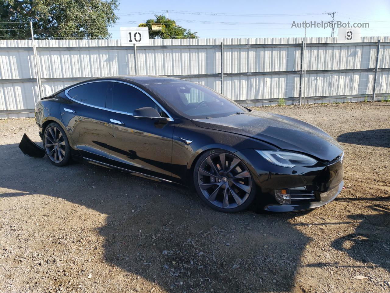 2020 Tesla Model S  Black vin: 5YJSA1E2XLF415872