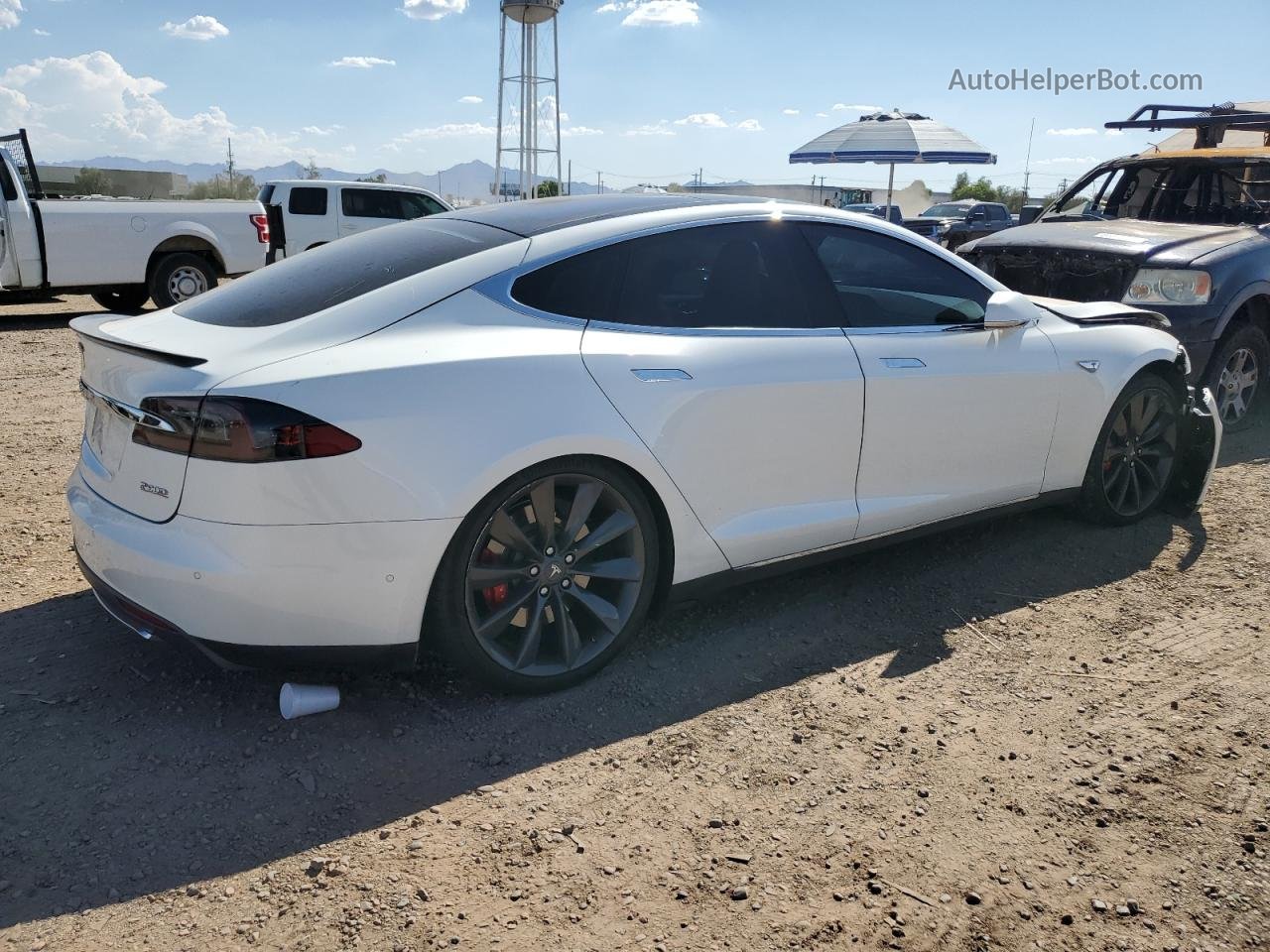 2015 Tesla Model S  White vin: 5YJSA1E41FF108595