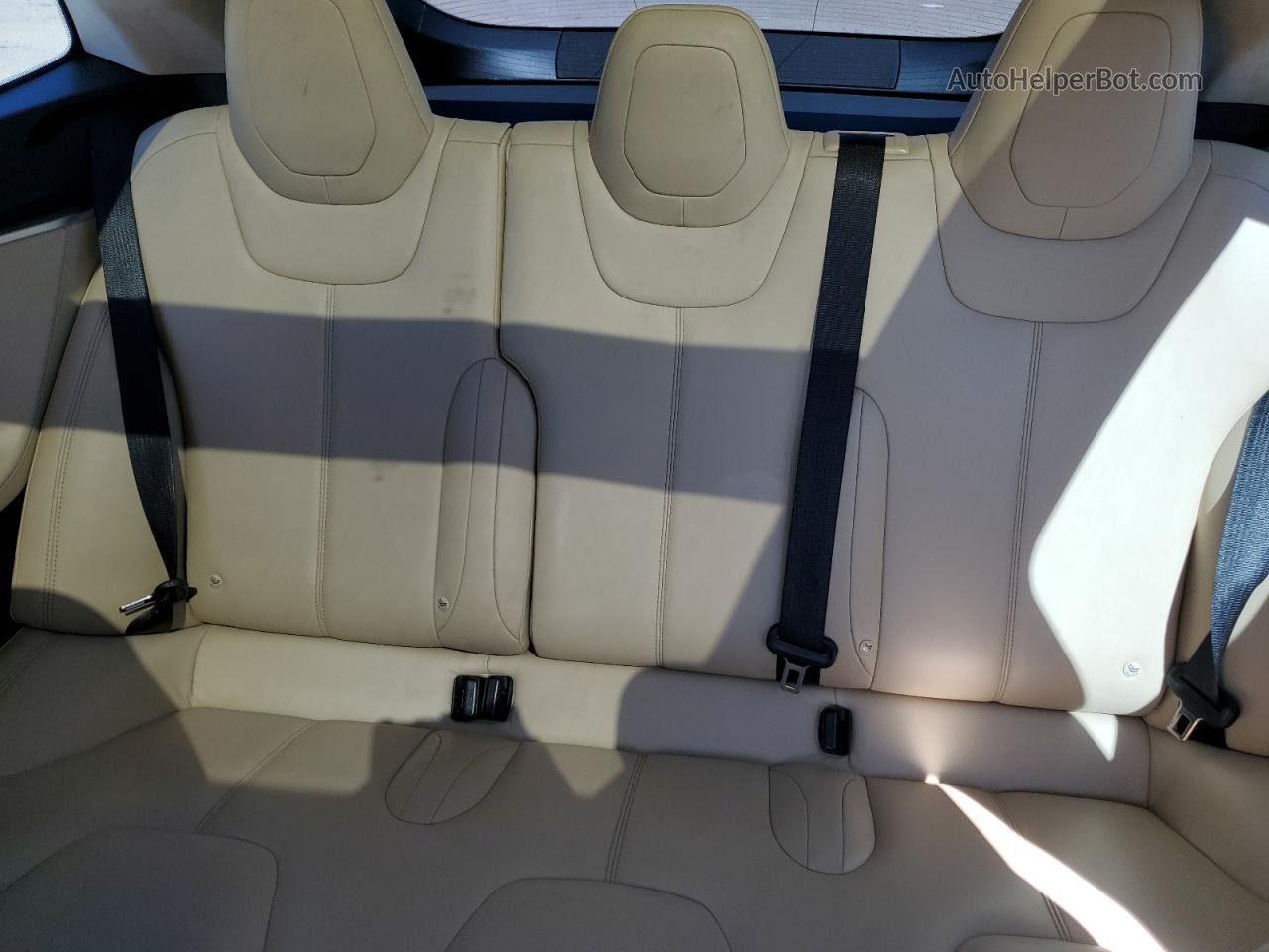 2015 Tesla Model S  White vin: 5YJSA1E41FF108595