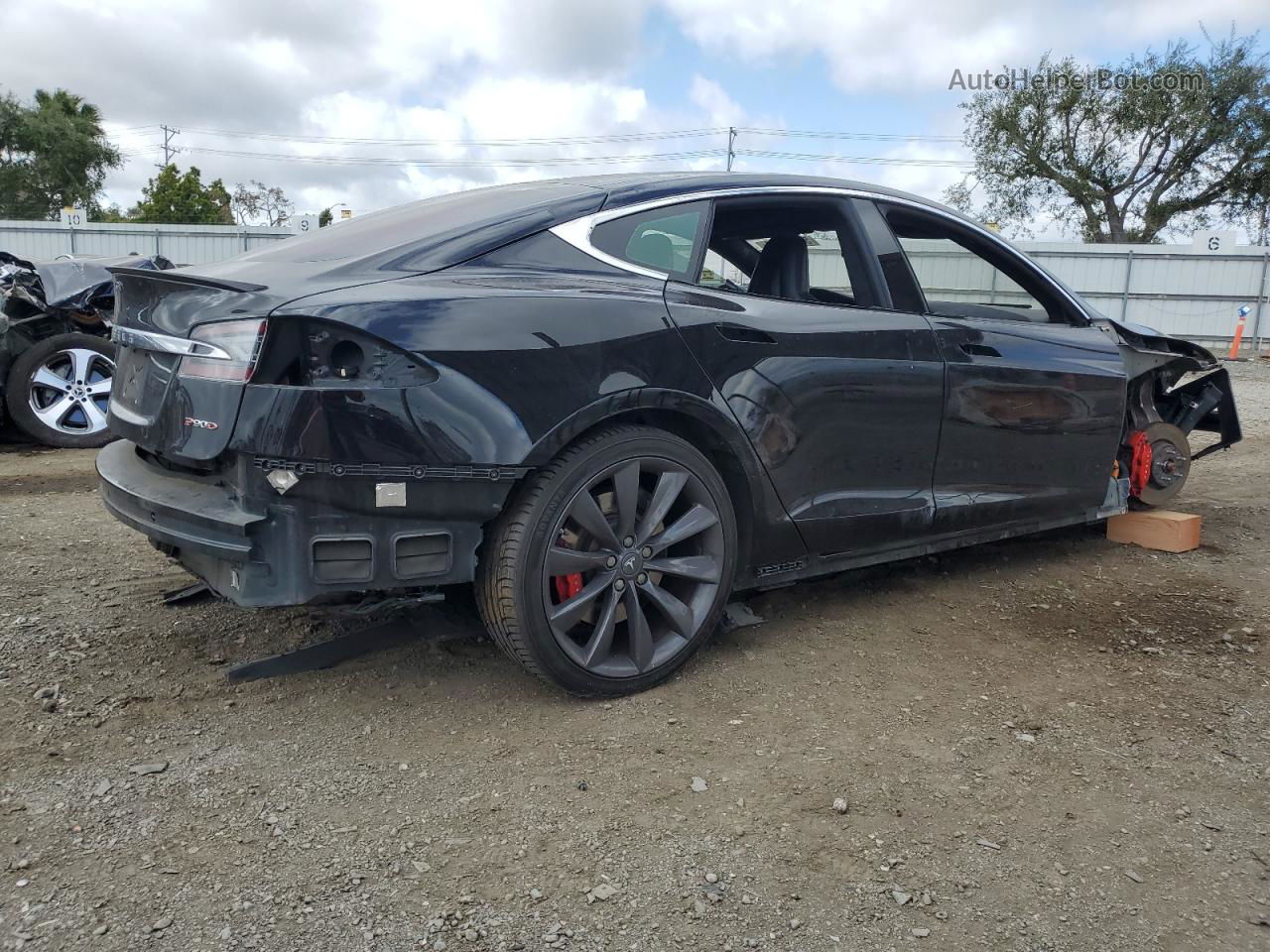 2016 Tesla Model S  Black vin: 5YJSA1E42GF133393