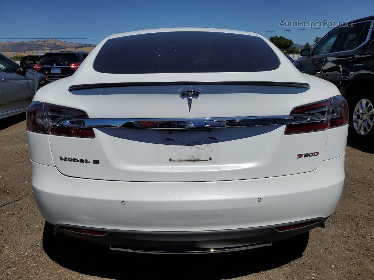 2015 Tesla Model S  White vin: 5YJSA1E44FF113841