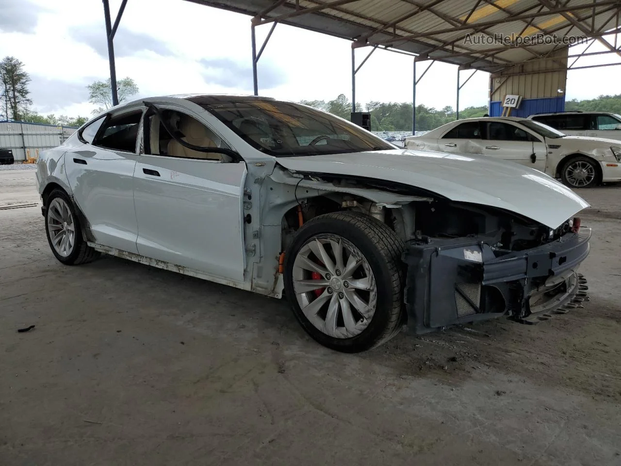 2015 Tesla Model S  Белый vin: 5YJSA1E46FF103781