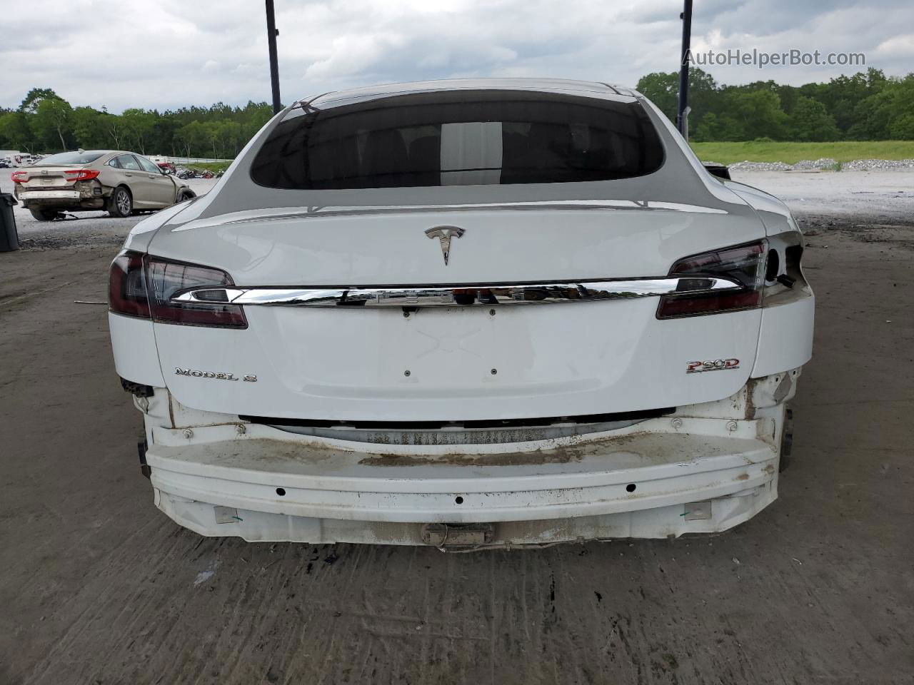 2015 Tesla Model S  White vin: 5YJSA1E46FF103781