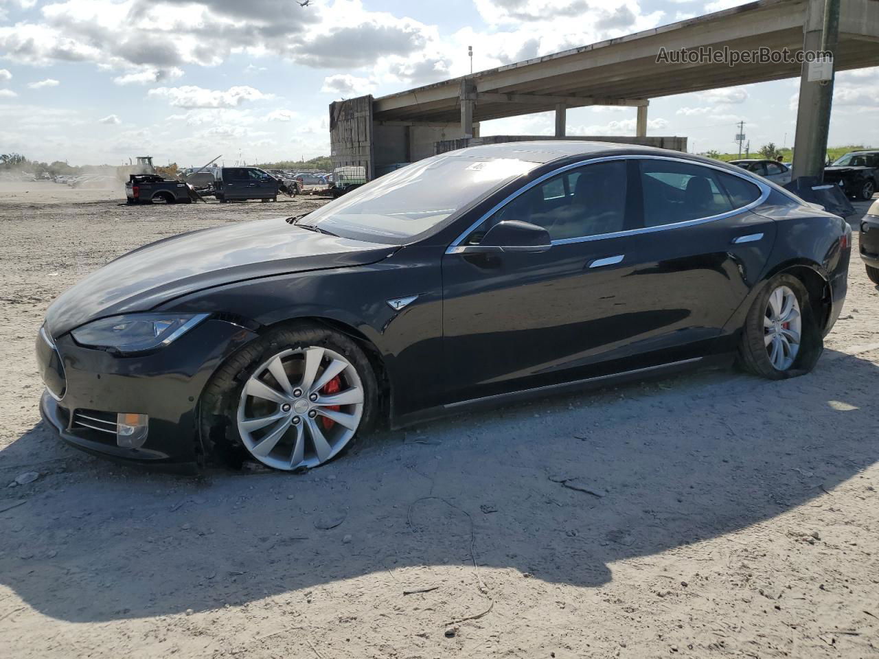 2015 Tesla Model S  Черный vin: 5YJSA1E47FF104227