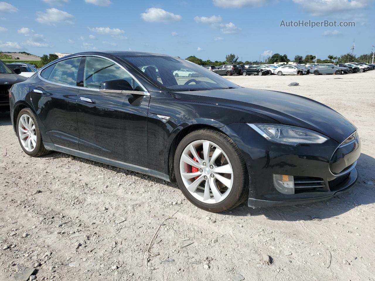 2015 Tesla Model S  Черный vin: 5YJSA1E47FF104227