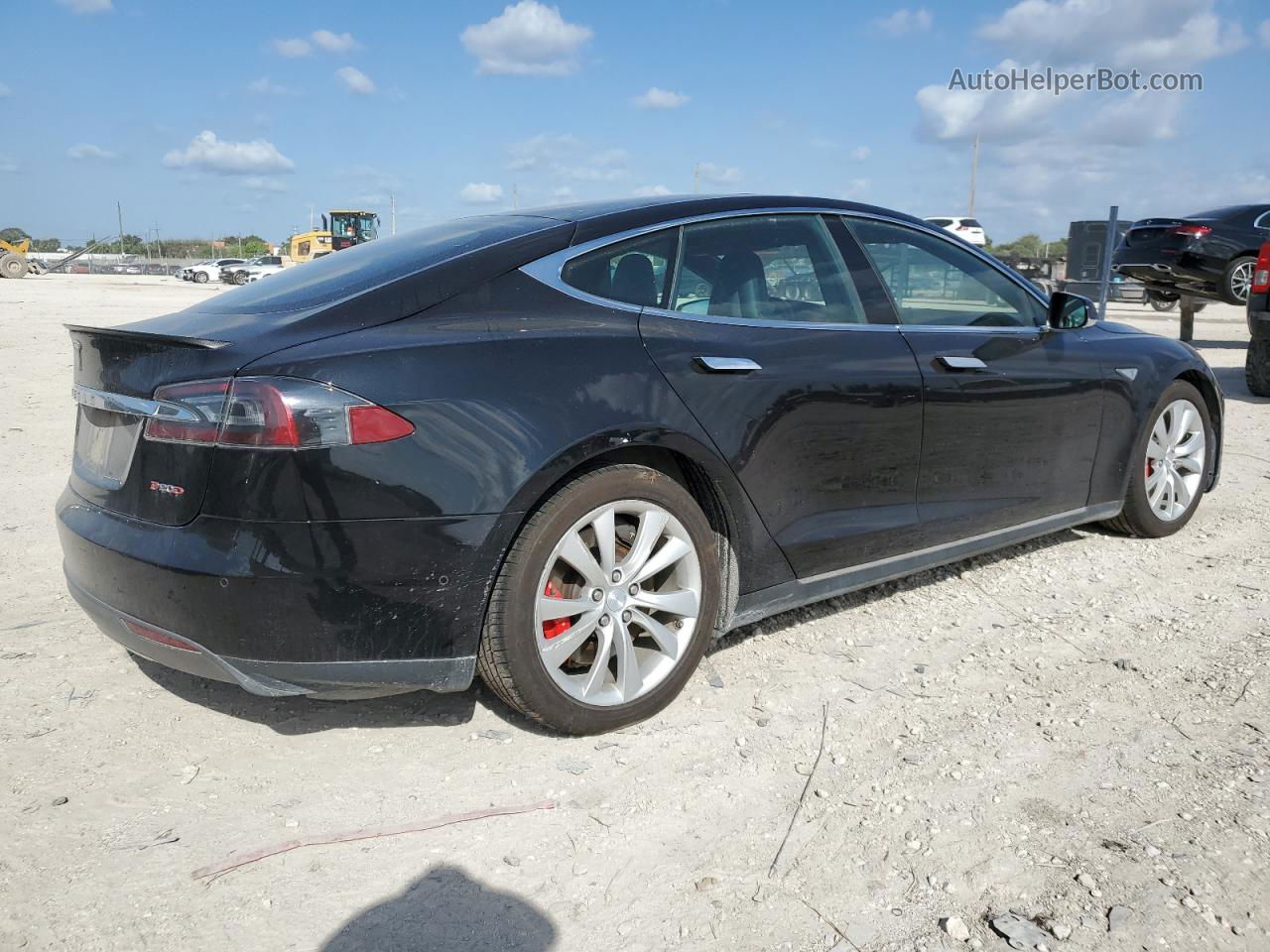 2015 Tesla Model S  Черный vin: 5YJSA1E47FF104227