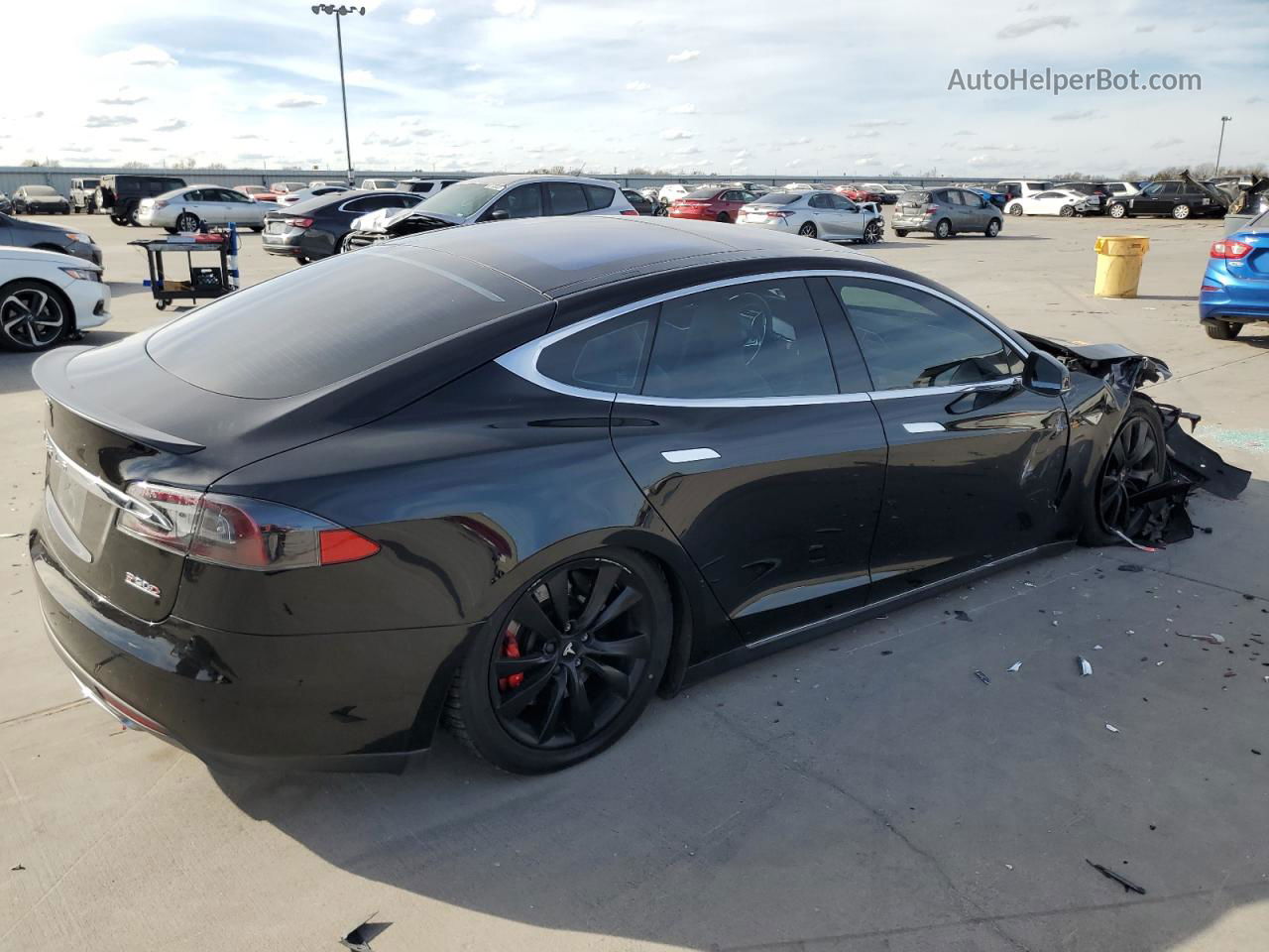 2015 Tesla Model S  Черный vin: 5YJSA1E4XFF107932