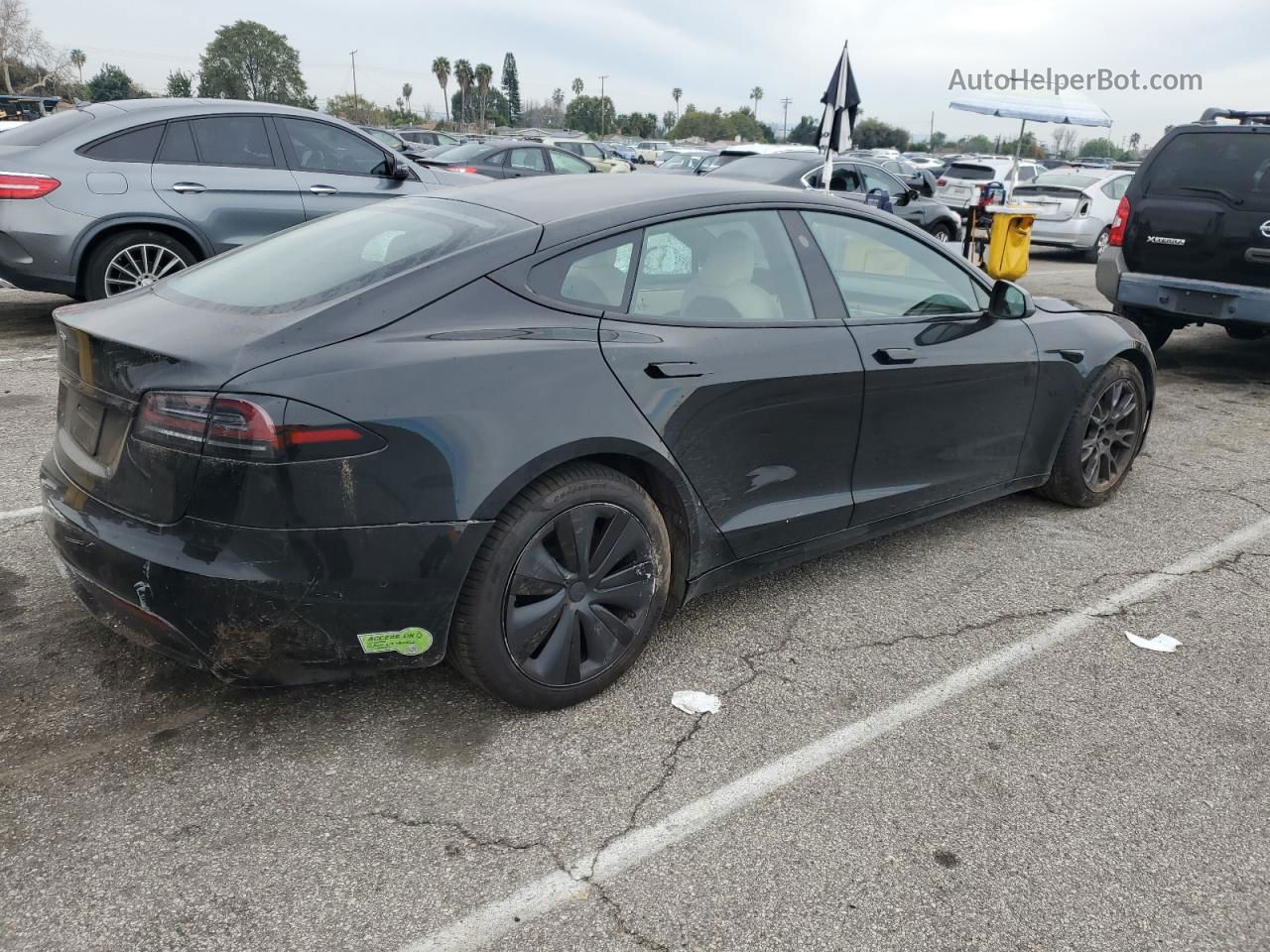 2022 Tesla Model S  Black vin: 5YJSA1E52NF490658