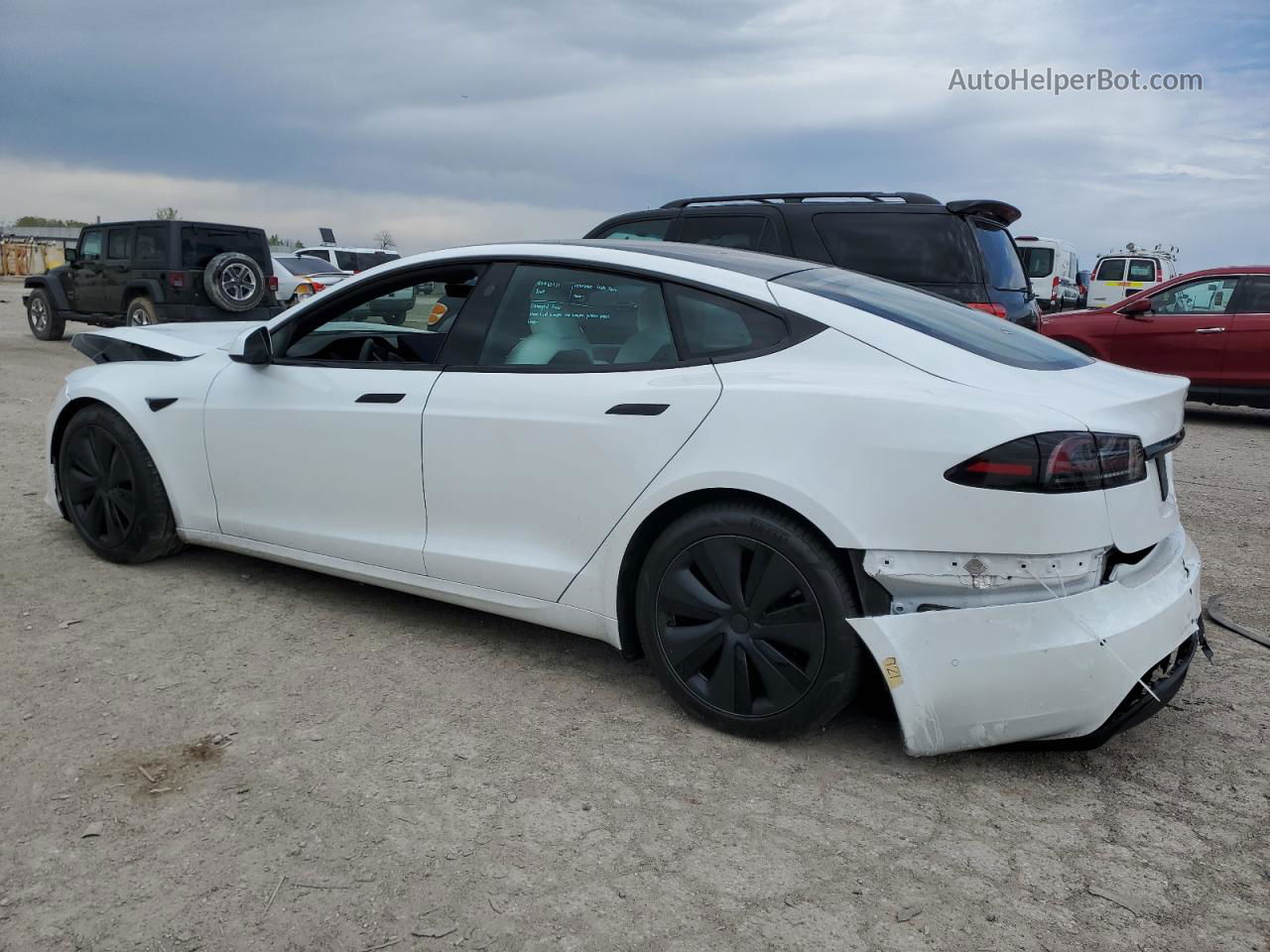 2022 Tesla Model S  White vin: 5YJSA1E59NF477471