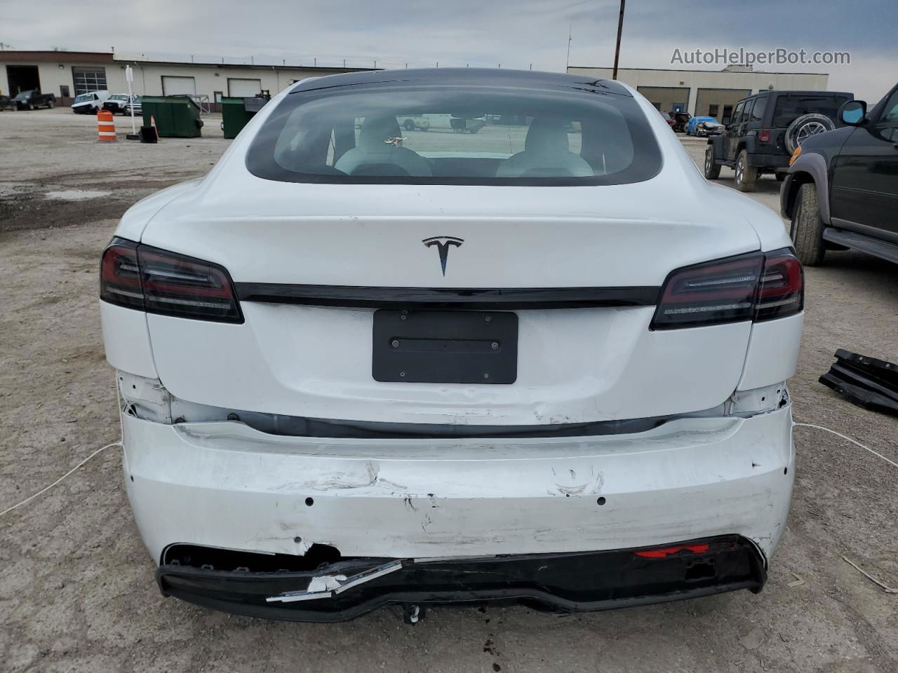 2022 Tesla Model S  White vin: 5YJSA1E59NF477471