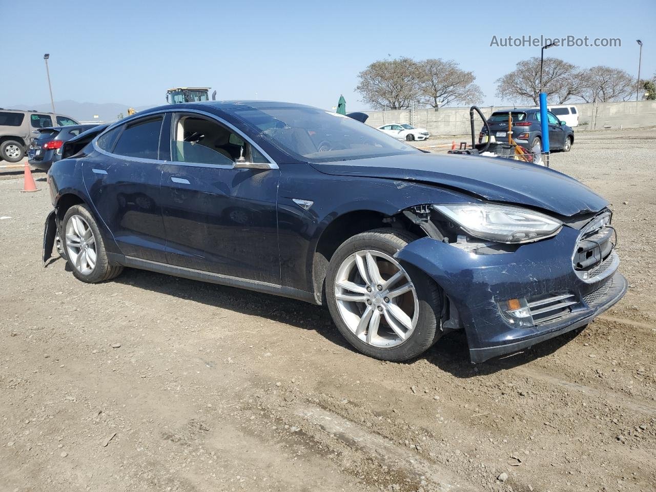 2014 Tesla Model S  Blue vin: 5YJSA1H10EFP36874