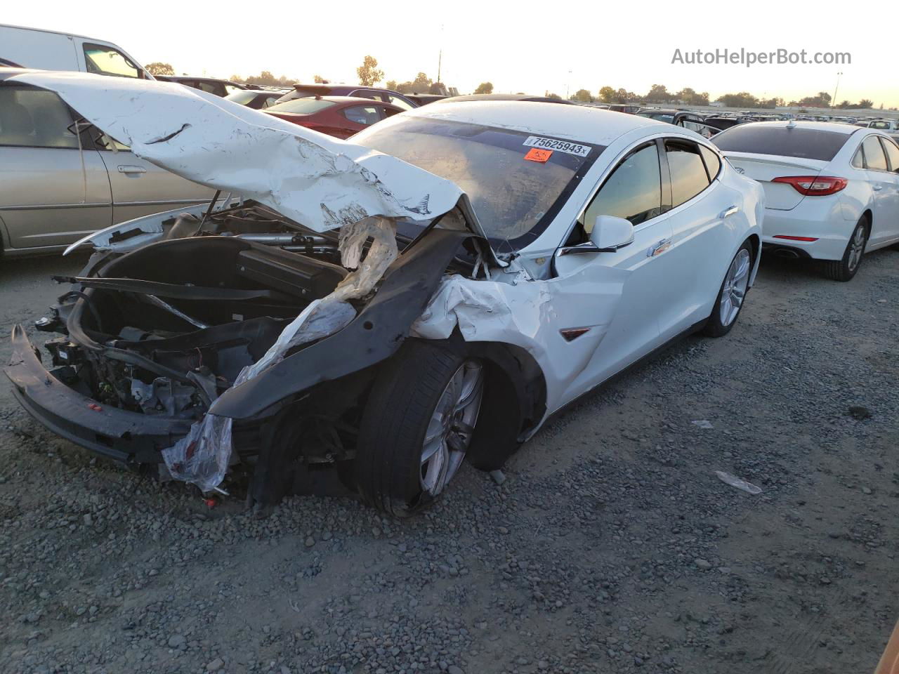 2014 Tesla Model S  White vin: 5YJSA1H11EFP37659