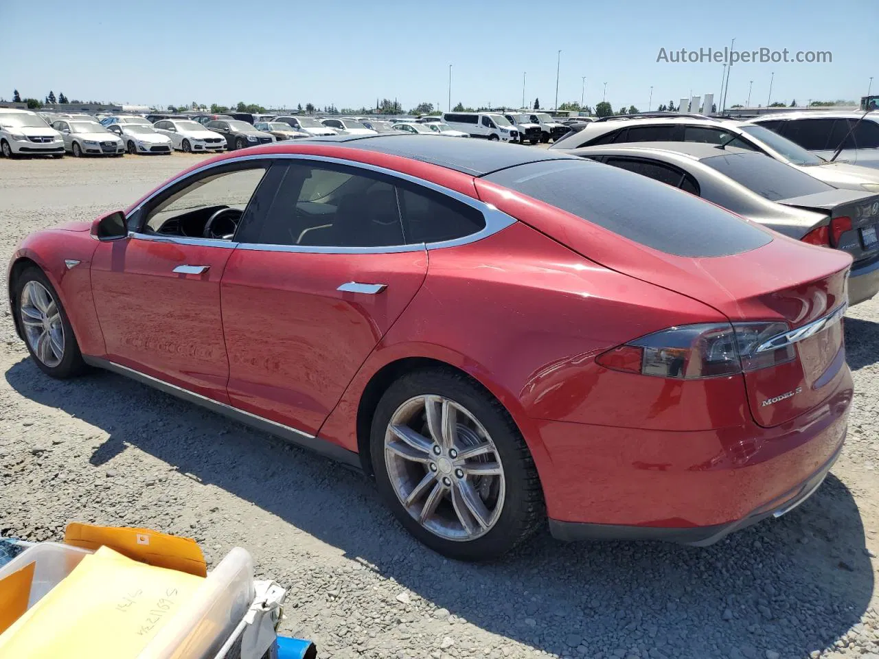 2014 Tesla Model S  Red vin: 5YJSA1H11EFP52257