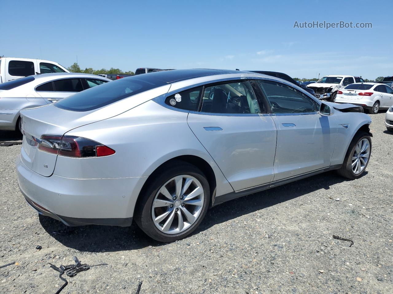 2014 Tesla Model S  Серебряный vin: 5YJSA1H11EFP53800