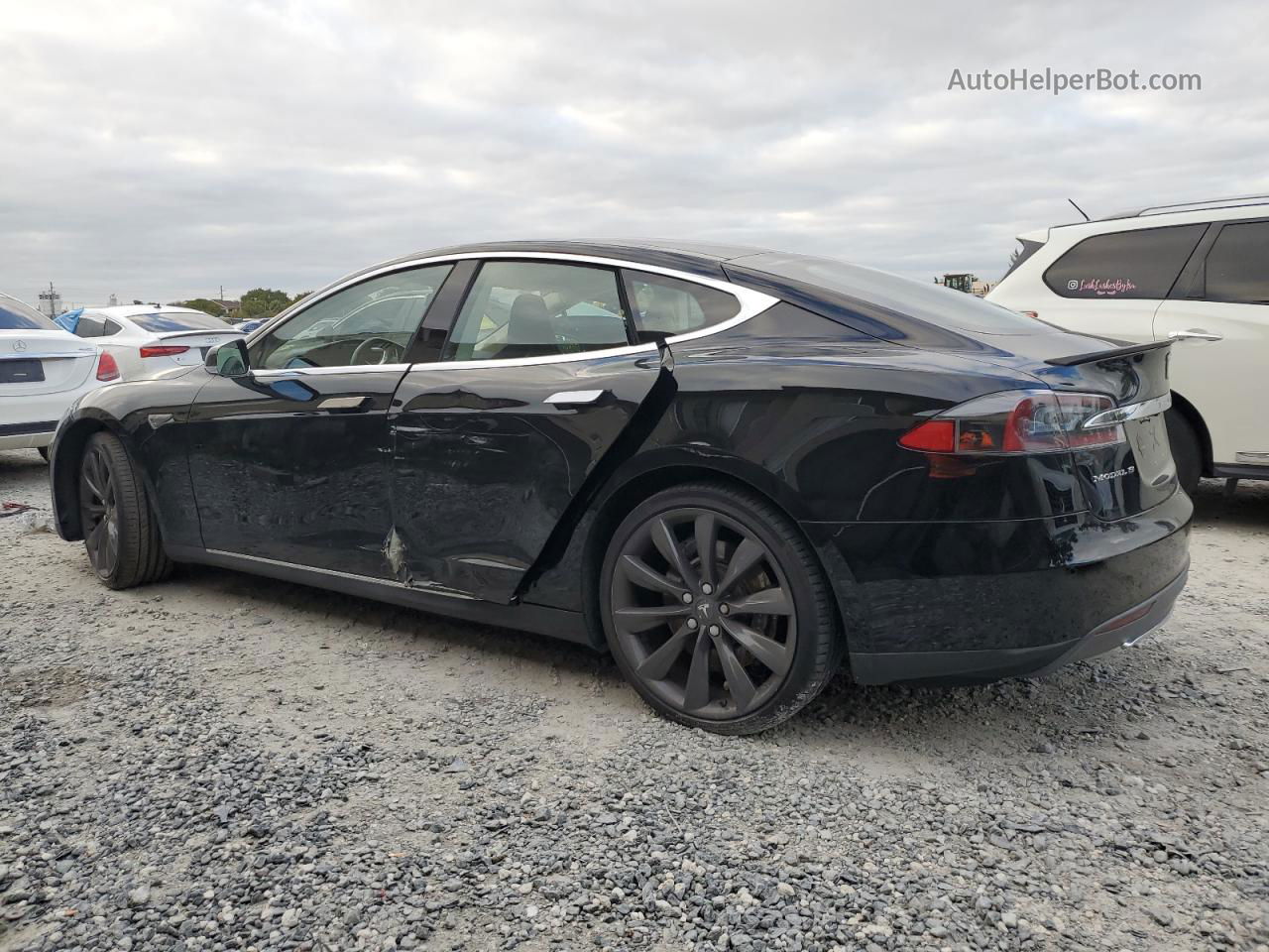 2014 Tesla Model S  Black vin: 5YJSA1H12EFP21664