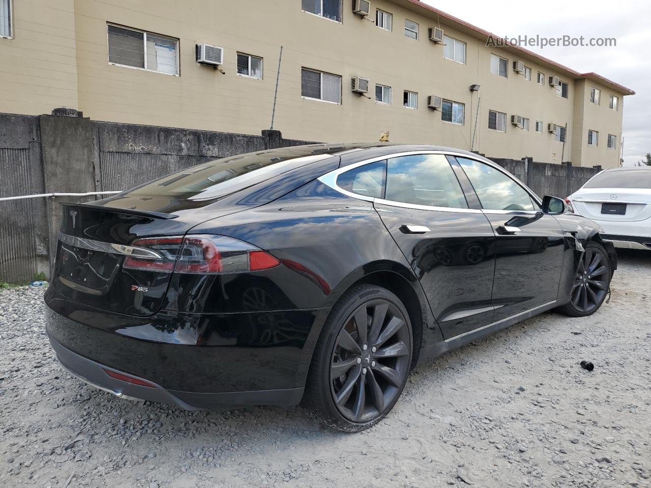 2014 Tesla Model S  Черный vin: 5YJSA1H12EFP21664