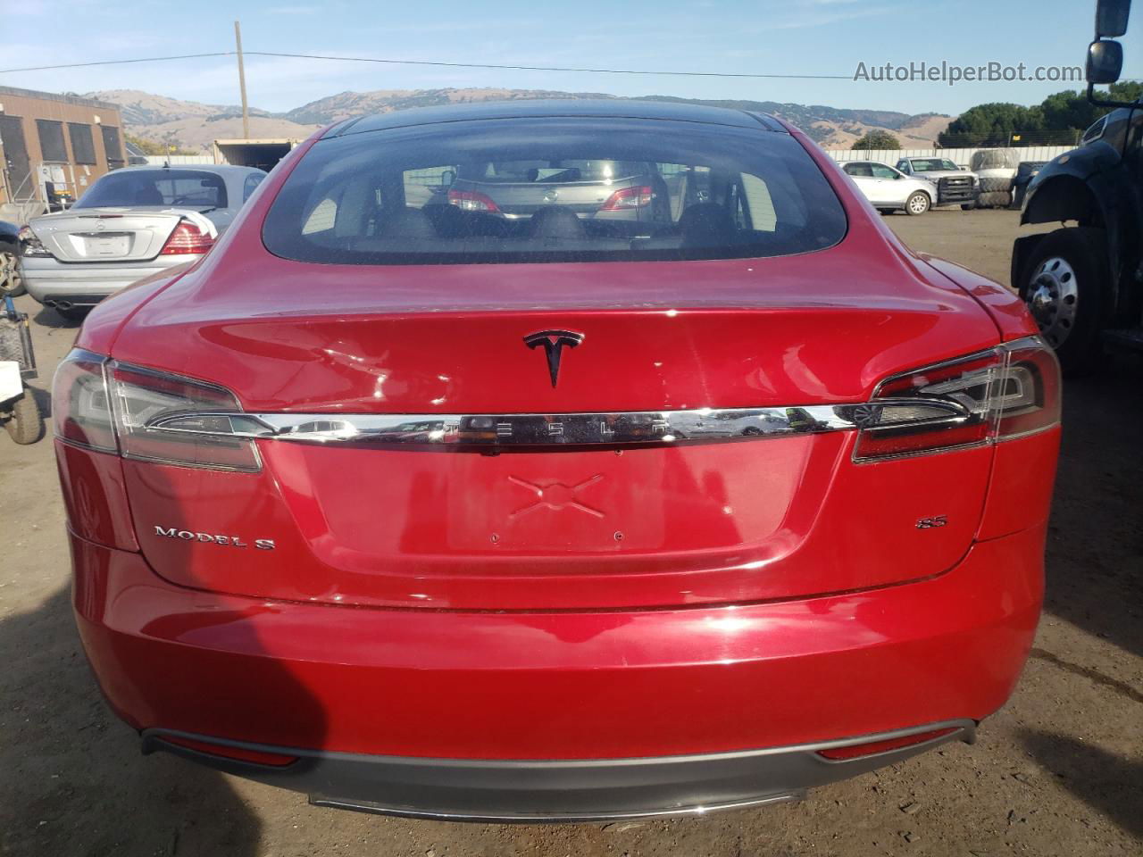 2014 Tesla Model S  Красный vin: 5YJSA1H12EFP37394