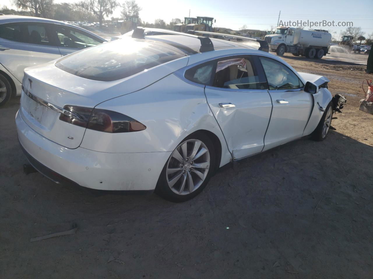 2014 Tesla Model S  White vin: 5YJSA1H12EFP61131