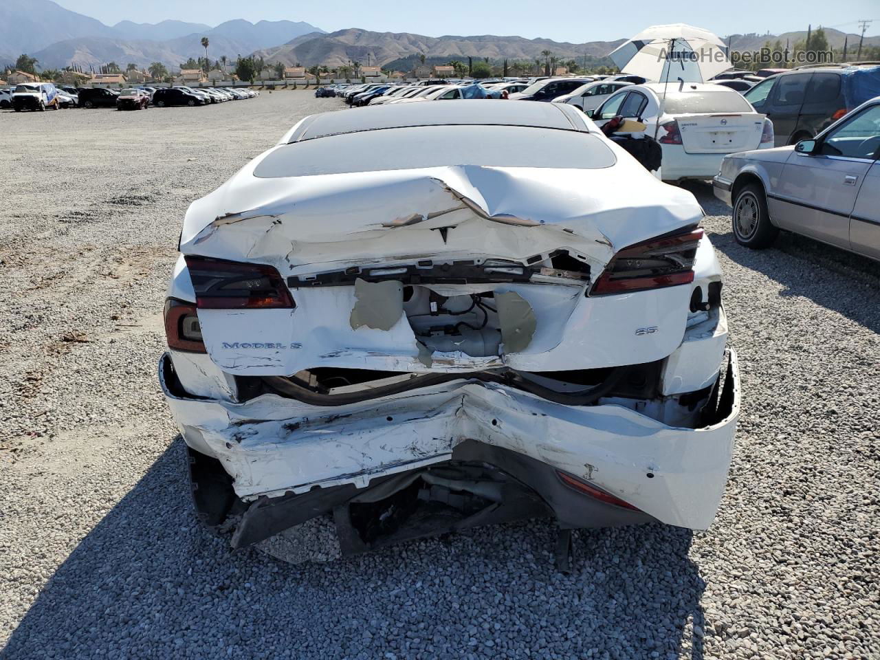 2014 Tesla Model S  White vin: 5YJSA1H13EFP32303