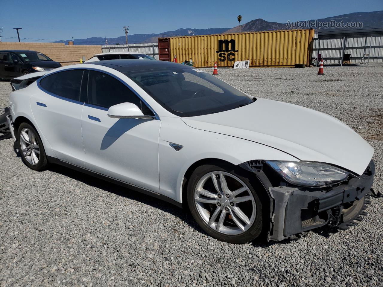 2014 Tesla Model S  White vin: 5YJSA1H13EFP32303