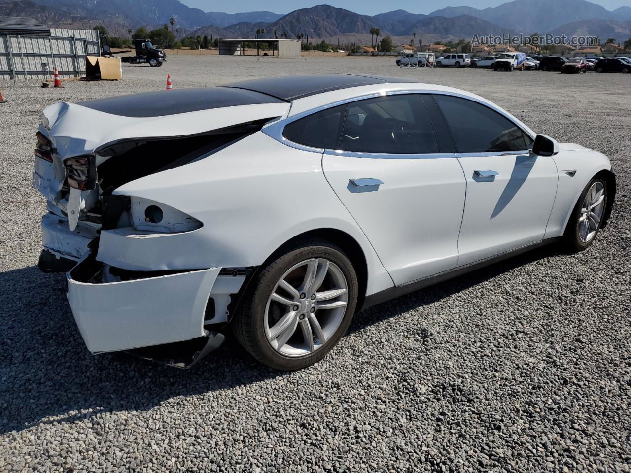 2014 Tesla Model S  White vin: 5YJSA1H13EFP32303