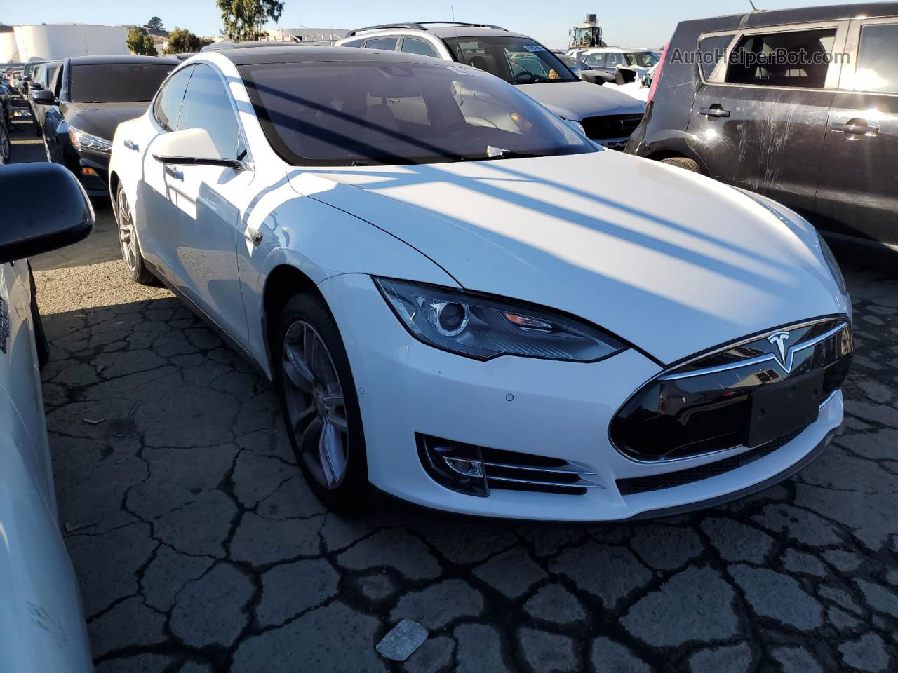 2014 Tesla Model S  White vin: 5YJSA1H13EFP52292