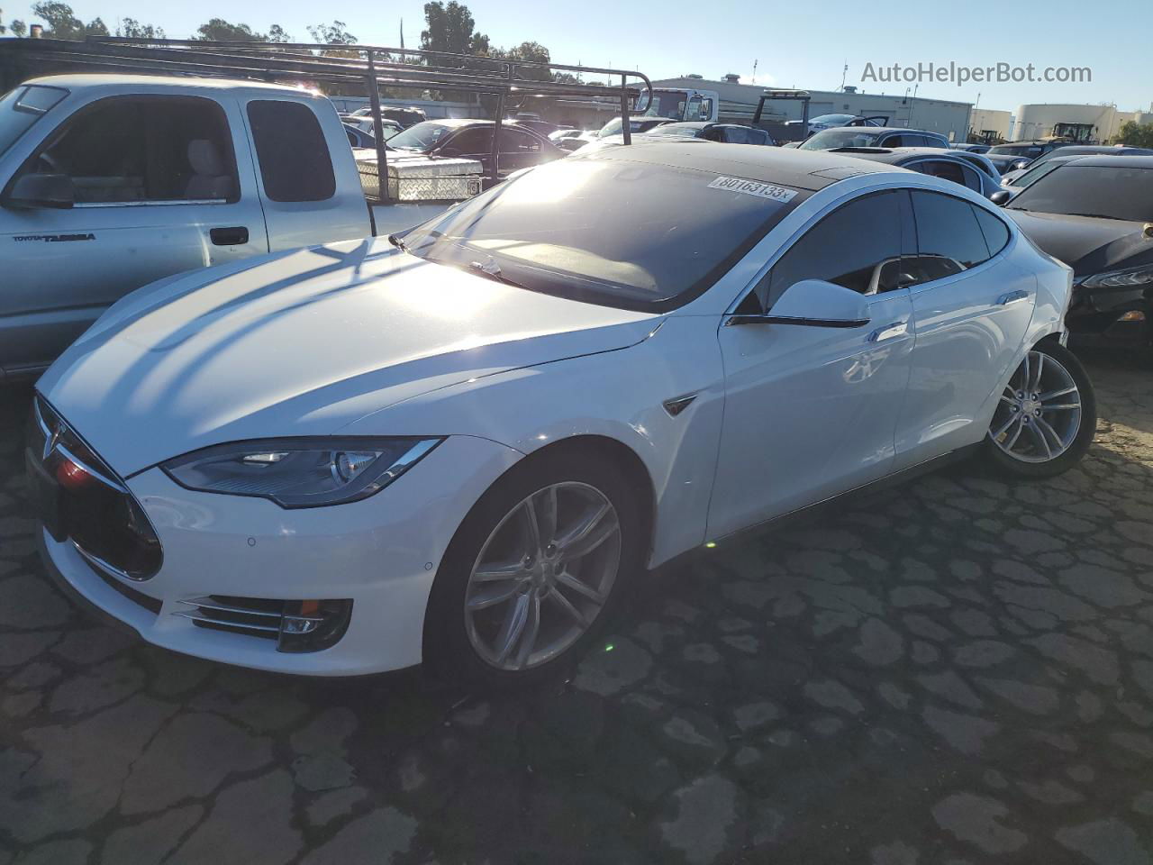 2014 Tesla Model S  White vin: 5YJSA1H13EFP52292