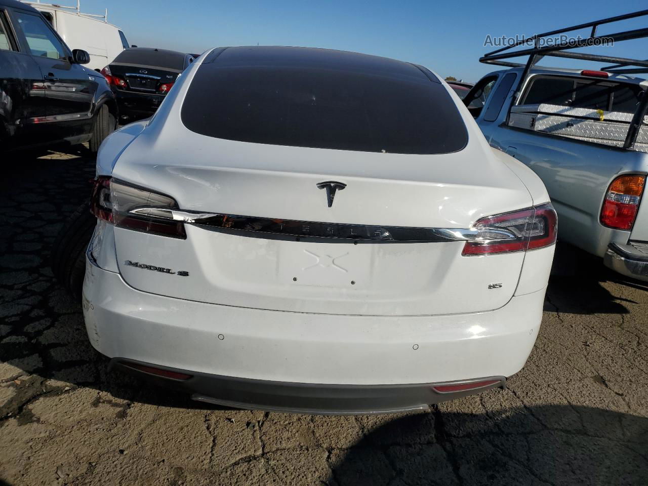 2014 Tesla Model S  White vin: 5YJSA1H13EFP52292