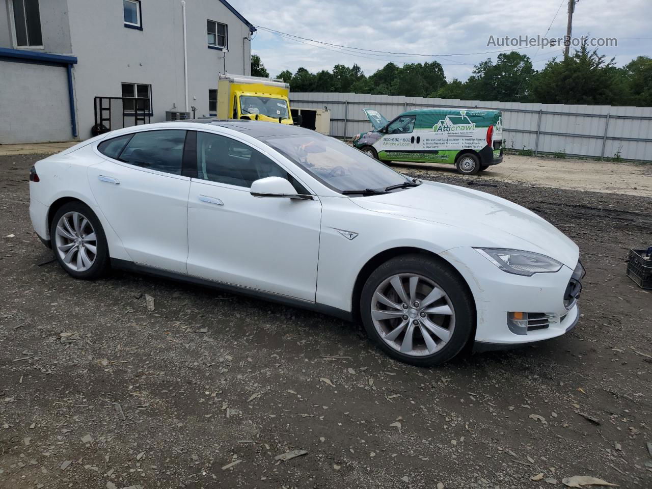 2014 Tesla Model S  White vin: 5YJSA1H14EFP48638