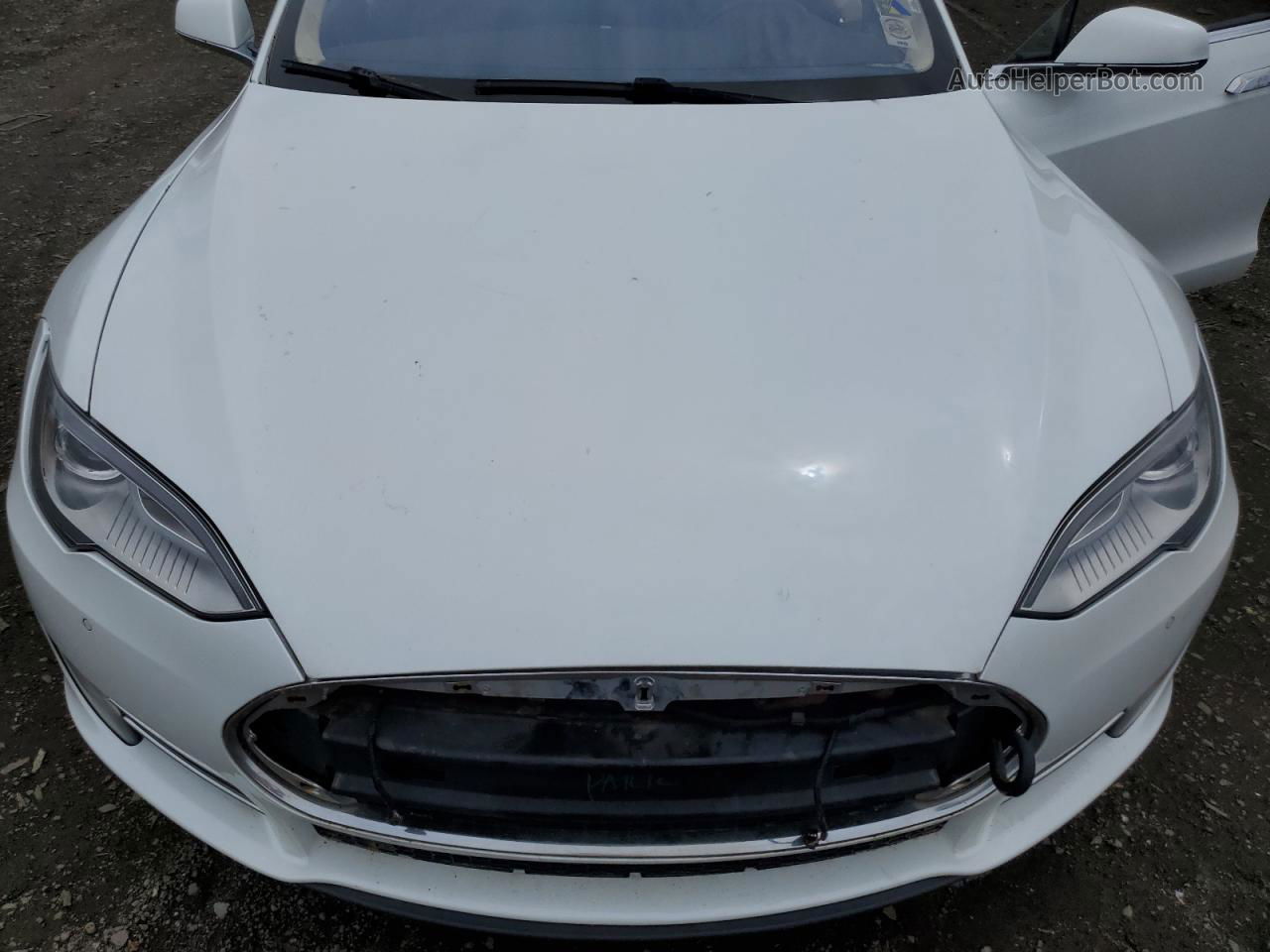 2014 Tesla Model S  White vin: 5YJSA1H14EFP48638