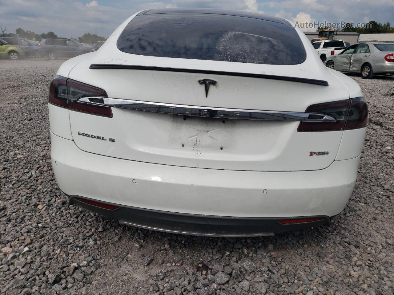 2014 Tesla Model S  White vin: 5YJSA1H15EFP31850