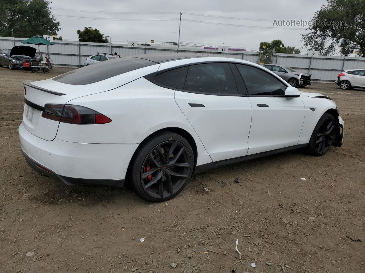 2014 Tesla Model S  White vin: 5YJSA1H15EFP40516