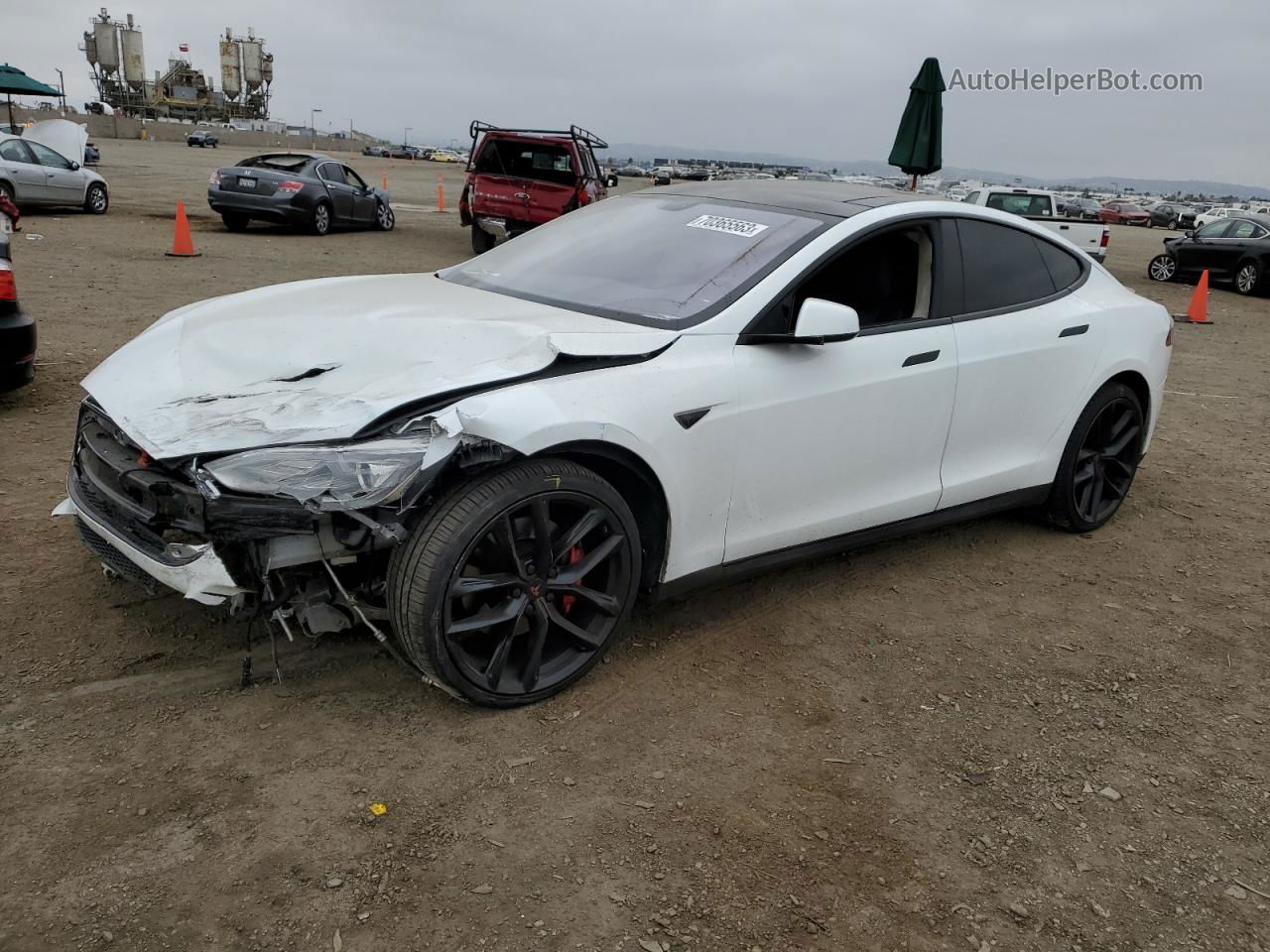 2014 Tesla Model S  White vin: 5YJSA1H15EFP40516