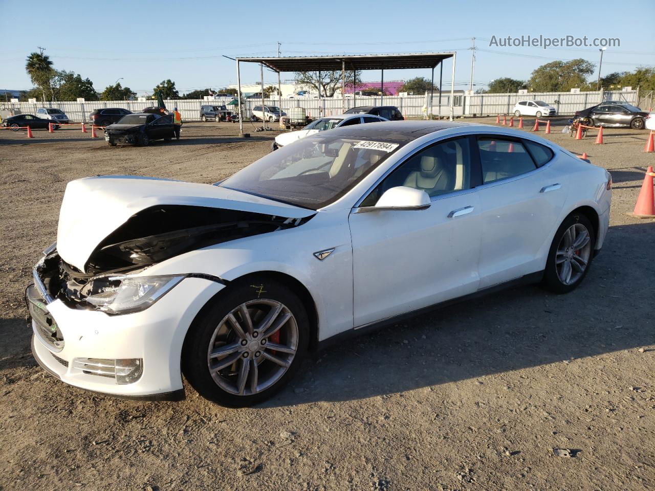 2014 Tesla Model S  White vin: 5YJSA1H16EFP47958