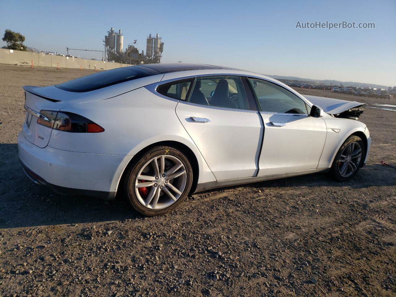 2014 Tesla Model S  White vin: 5YJSA1H16EFP47958