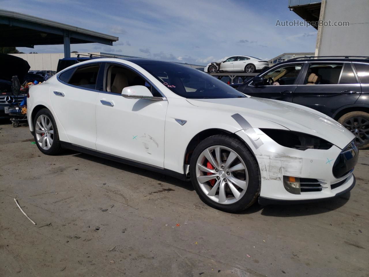 2014 Tesla Model S  White vin: 5YJSA1H17EFP37214