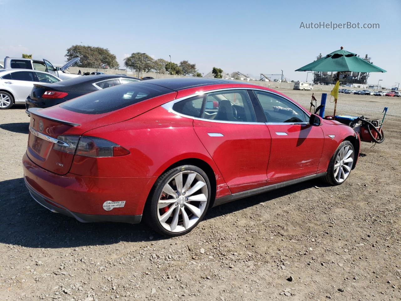 2014 Tesla Model S  Red vin: 5YJSA1H17EFP52702