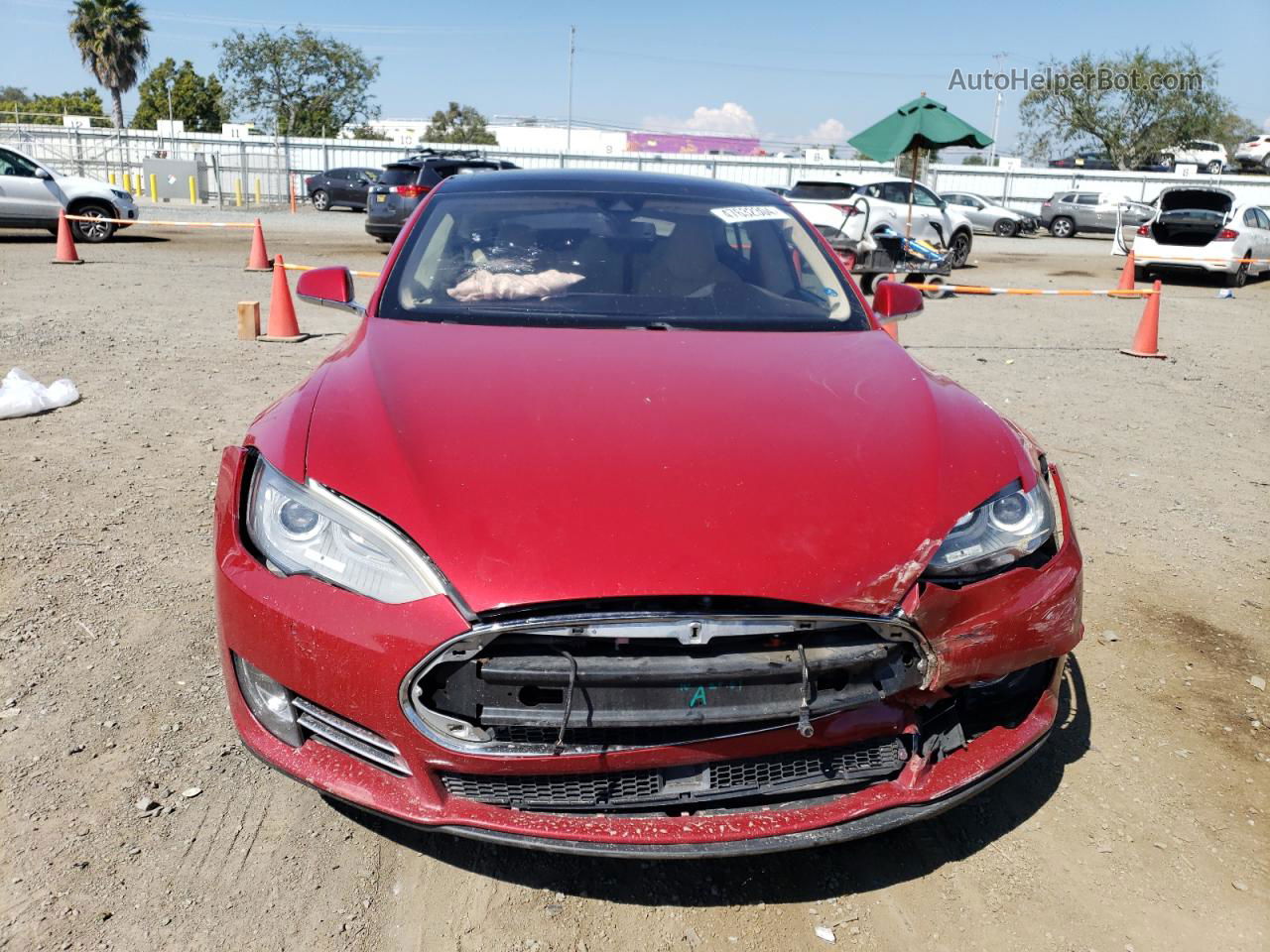 2014 Tesla Model S  Red vin: 5YJSA1H17EFP52702