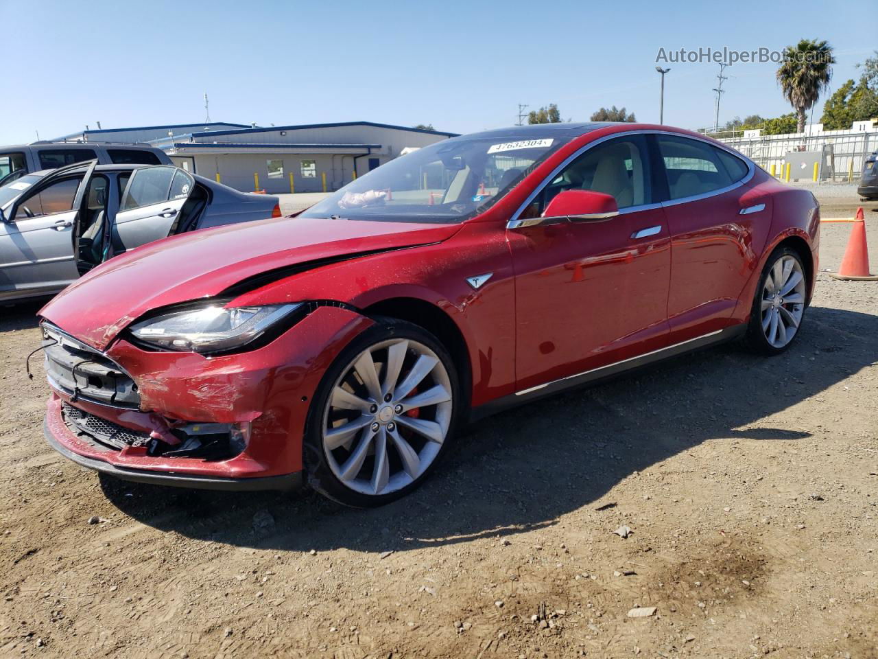 2014 Tesla Model S  Red vin: 5YJSA1H17EFP52702