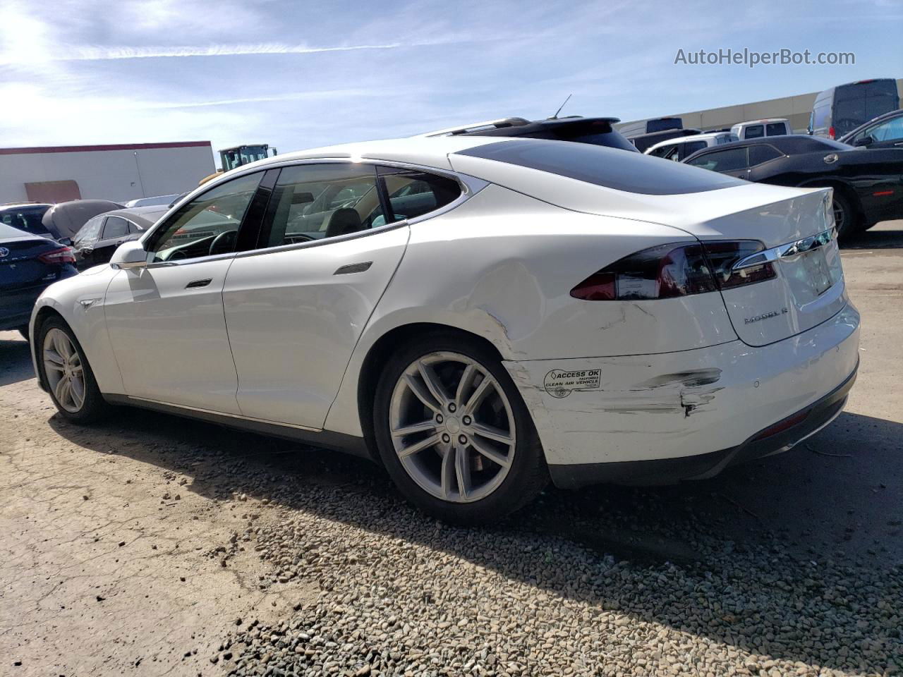 2014 Tesla Model S  White vin: 5YJSA1H18EFP33334