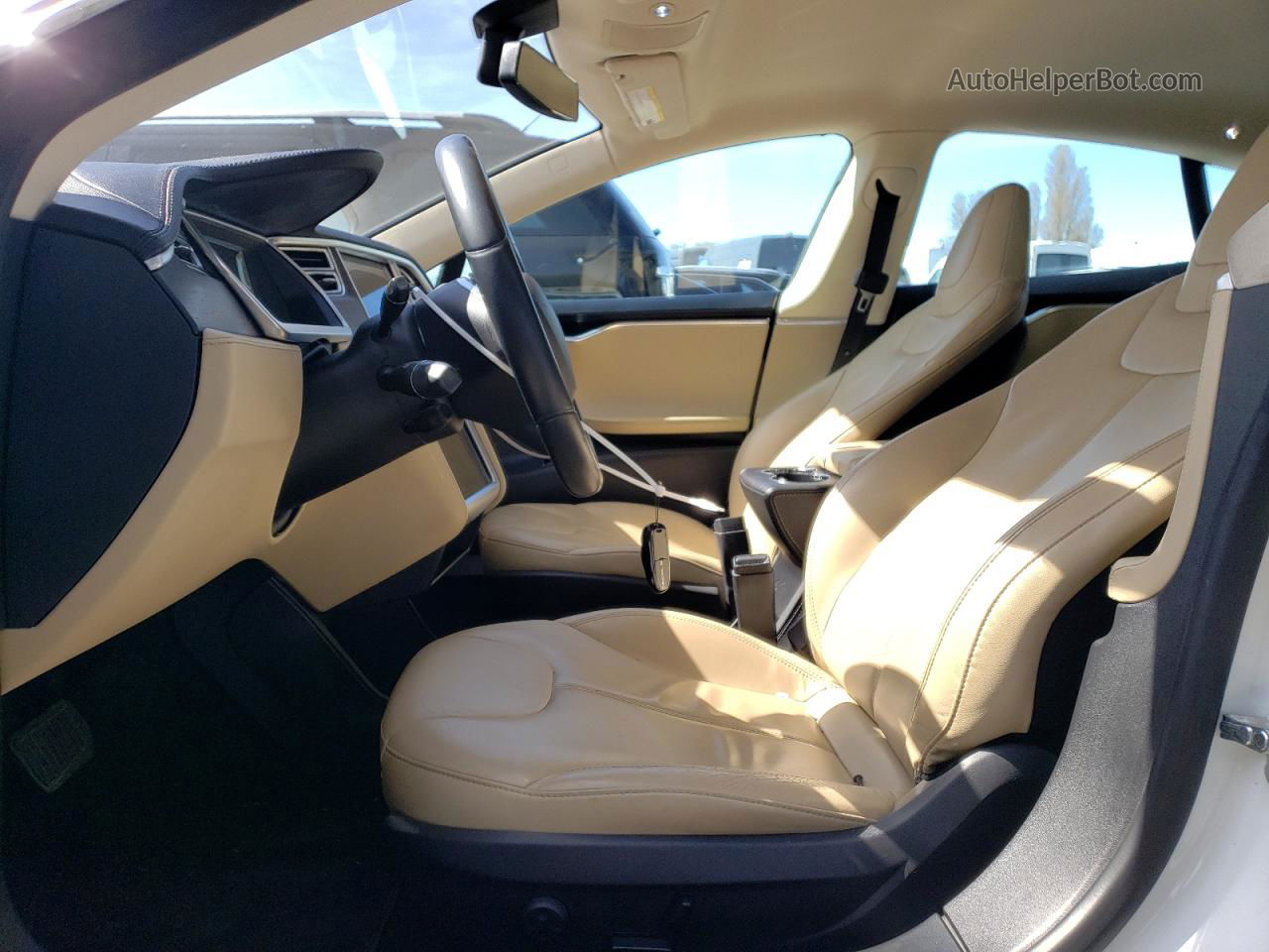 2014 Tesla Model S  White vin: 5YJSA1H18EFP33334