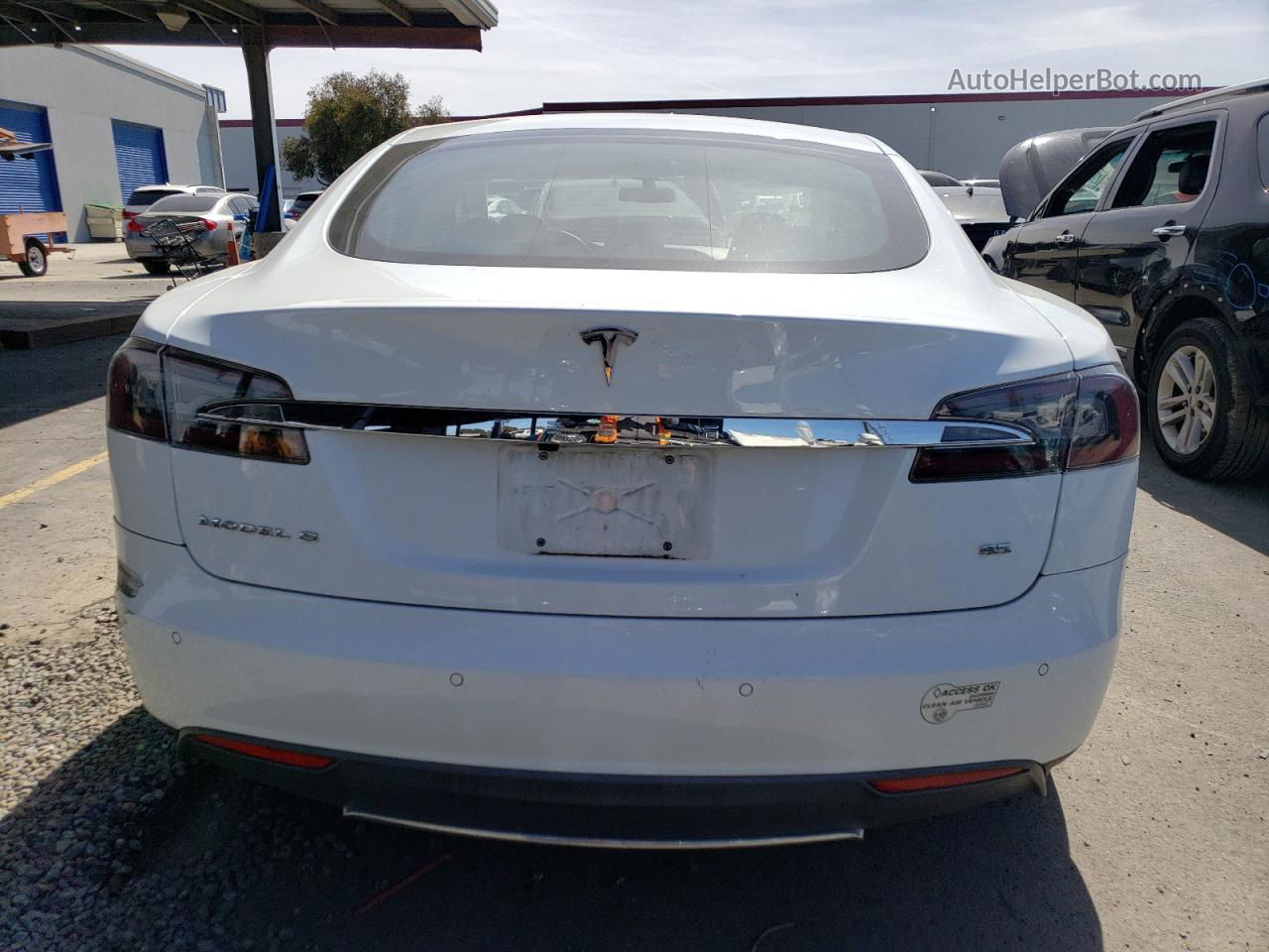 2014 Tesla Model S  White vin: 5YJSA1H18EFP33334