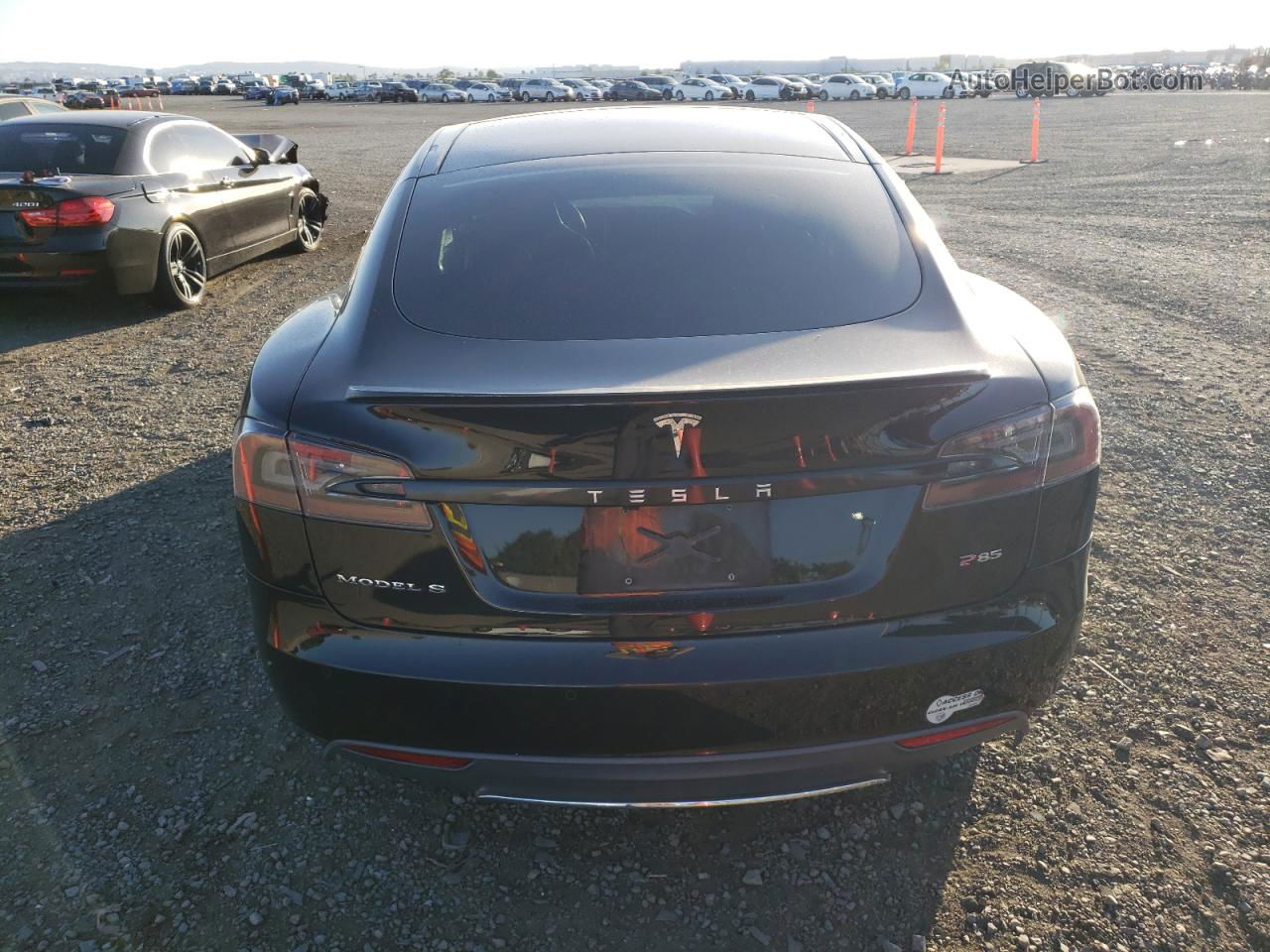 2014 Tesla Model S  Black vin: 5YJSA1H18EFP37562