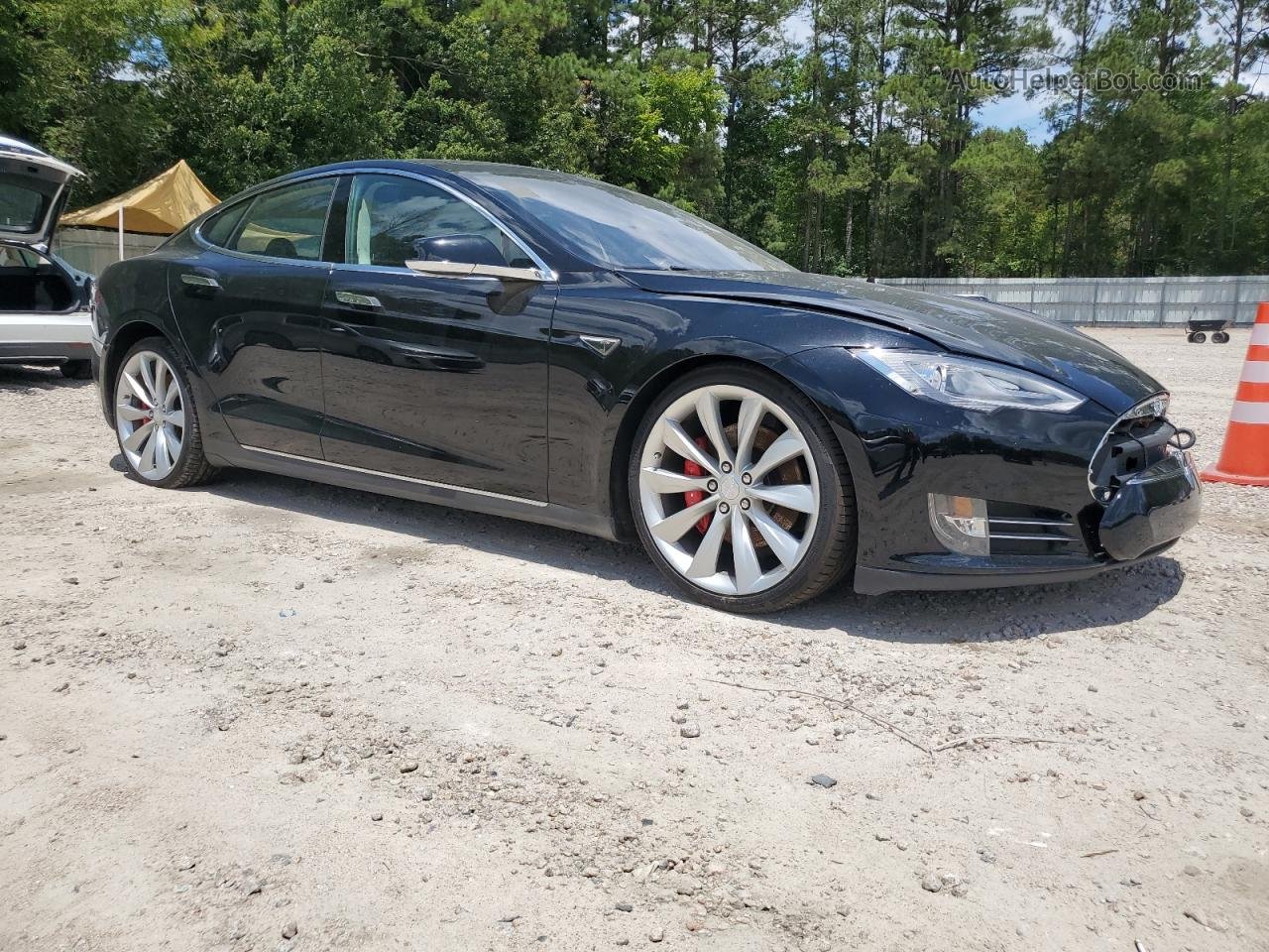 2014 Tesla Model S  Черный vin: 5YJSA1H18EFP48089