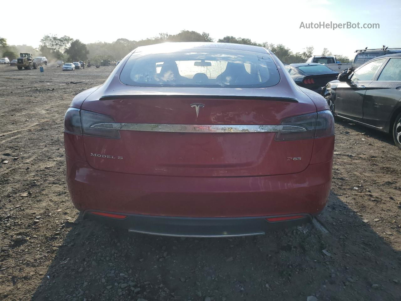 2014 Tesla Model S Red vin: 5YJSA1H18EFP48948