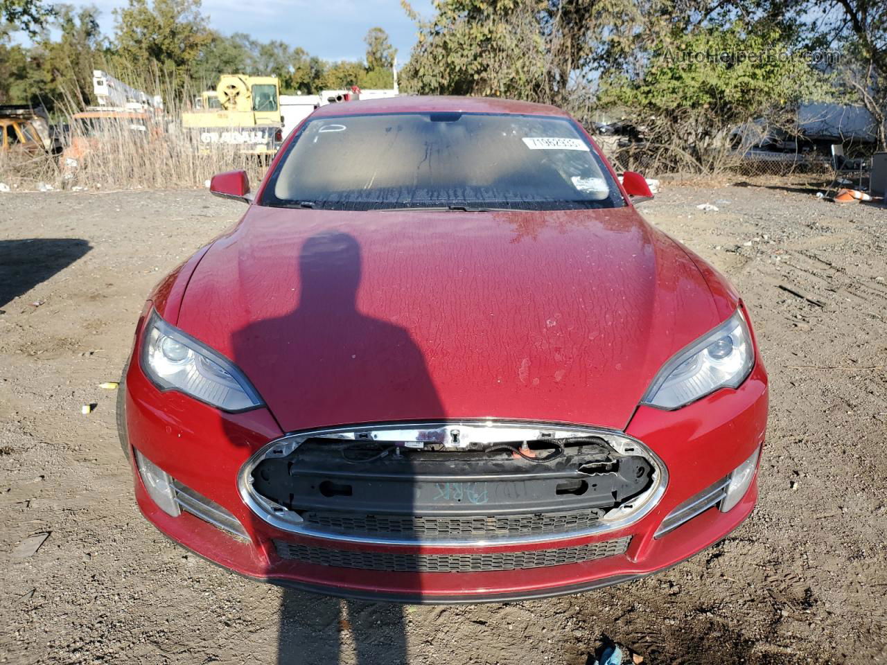 2014 Tesla Model S Red vin: 5YJSA1H18EFP48948